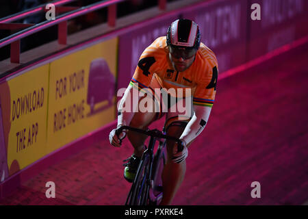 Londres, Royaume-Uni. 23 octobre, 2018. Robert Forstemann (GER) à mens Eisberg Sprinters 200m battant TT compétition durant six jours pour Londres 2018 à Lee Valley Velopark, Queen Elizabeth Olympic Park : le mardi, 23 octobre 2018. Londres en Angleterre. (Usage éditorial uniquement, licence requise pour un usage commercial. Aucune utilisation de pari, de jeux ou d'un seul club/ligue/dvd publications.) Crédit : Taka Wu/Alamy Live News Banque D'Images