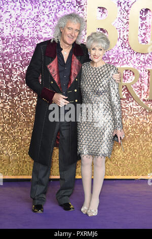 Londres, Royaume-Uni. 23 octobre, 2018. Brian May & Anita Dobson à la première mondiale de 'Bohemian Rhapsody' à Wembley Arena, Londres. Photo : Steve Sav/Featureflash Crédit : Paul Smith/Alamy Live News Banque D'Images