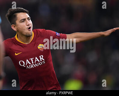 Rome, Italie. 23 Oct, 2018. Comme les Roms Cengiz sous fête son but pendant un match du groupe G de la Ligue des Champions entre les Roms et le CSKA Moscou, à Rome, Italie, le 23 octobre 2018. Roma a gagné 3-0. Credit : Alberto Lingria/Xinhua/Alamy Live News Banque D'Images