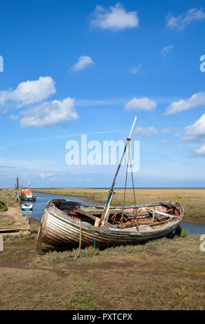 Les bateaux à l'estuaire de Thornham Vieux Port, Thornham, Norfolk, Angleterre Banque D'Images