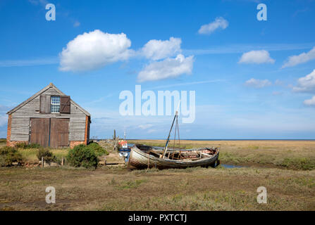 Bateaux et voile-chambre le vieux port de l'estuaire à Thornham, Thornham, Norfolk, Angleterre Banque D'Images