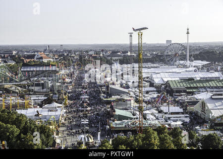 Blick auf die Wiesn, Münchner Oktoberfest, Bayern, Deutschland Banque D'Images