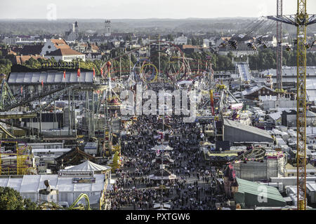 Blick auf die Wiesn, Münchner Oktoberfest, Bayern, Deutschland Banque D'Images