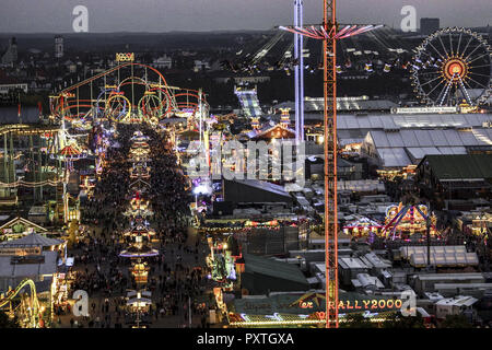 Blick auf die Wiesn, Münchner Oktoberfest, Bayern, Deutschland Banque D'Images