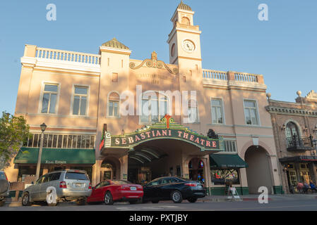 SONOMA, CALIFORNIE - Le 2 avril 2016 - L'Sebastiani Theatre dans le centre-ville d'Sonomia, La Californie est un élément central de la vieille ville de l'Ouest. Banque D'Images