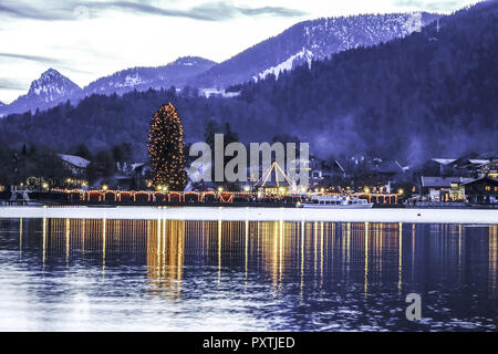 À Rottach-Egern Weihnachtsmarkt am Tegernsee, Bayern, Deutschland, Marché de Noël à Bad Wiessee au bord du lac de Tegernsee, Bavière, Allemagne, christkindl Banque D'Images