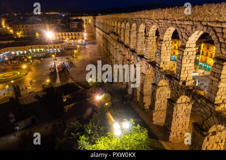 L'Espagne, Castille et Léon, Ségovie, l'Aqueduc de nuit Banque D'Images