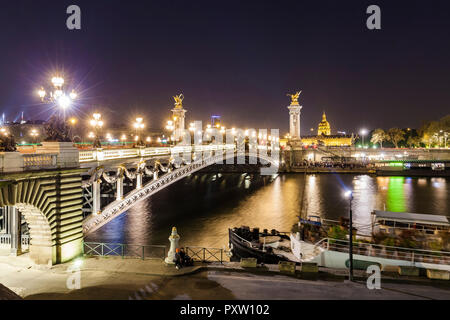 France, Paris, le Pont Alexandre III, pont Seine la nuit Banque D'Images