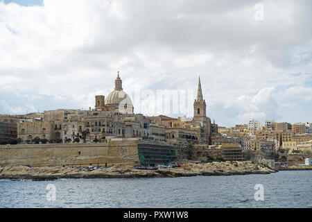 Ville de La Valette, capitale de Malte, du port de Marsamxett Banque D'Images