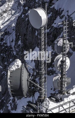 Antennenmast, Sender und Messgeräte auf dem österreichischen Teil der Zugspitze, Bezirk Reutte, Tyrol, Österreich, Europa, sur les pylônes d'émetteurs, Banque D'Images