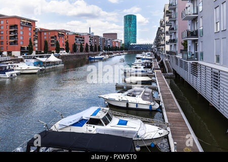 Allemagne, Hesse, Francfort, Westhafen, maisons d'habitation modernes Banque D'Images