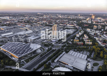 Blick auf die bmw-welt und Hauptverwaltung-BMW Vierzylinder, München, Bayern, Deutschland, Europa (www.allover.cc/TPH) Banque D'Images