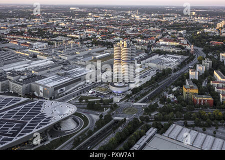 Blick auf die bmw-welt und Hauptverwaltung-BMW Vierzylinder, München, Bayern, Deutschland, Europa (www.allover.cc/TPH) Banque D'Images