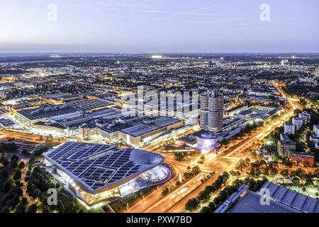 Blick auf die bmw-welt und Hauptverwaltung-BMW Vierzylinder, München, Bayern, Deutschland, Europa (www.allover.cc/TPH) Banque D'Images