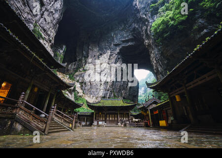 Chine, province du Sichuan, karst de Wulong, maisons traditionnelles, entrée privée Banque D'Images