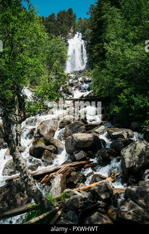 La Catalogne, Espagne, en cascade de Aigüestortes i Estany de Sant Maurici National Park Banque D'Images