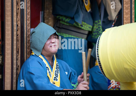 Batteur sur la scène d'un flotteur dans l'Hikawa Kawagoe Kawagoe, Festival, Japon Banque D'Images