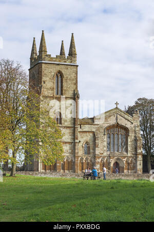 L'église de St Mary, dans le village de Canons Ashby, Northamptonshire, Royaume-Uni ; il incorpore des fragments d'un prieuré Augustin du 12e siècle Banque D'Images