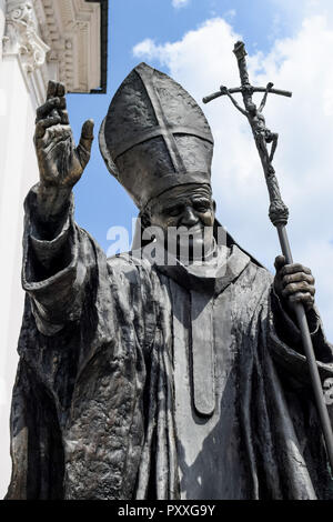 Wadowice / Pologne - Juillet 7,2018 : Monument de Jean Paul le deuxième Pape ( Karol Wojtyla) situé dans la ville où il est né. Banque D'Images