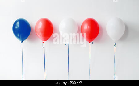 Partie avec décoration rouge, blanc et bleu balloons Banque D'Images