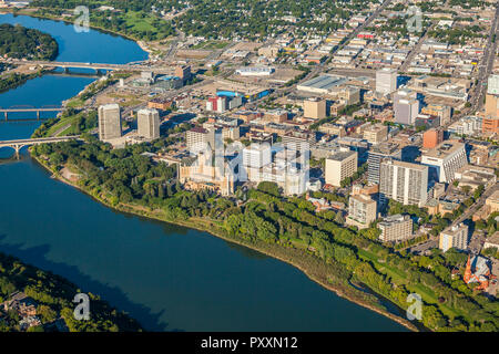 Vue aérienne de la ville de Saskatoon et de la rivière Saskatchewan Sud. Banque D'Images