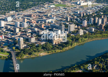 Vue aérienne de la ville de Saskatoon et de la rivière Saskatchewan Sud. Banque D'Images