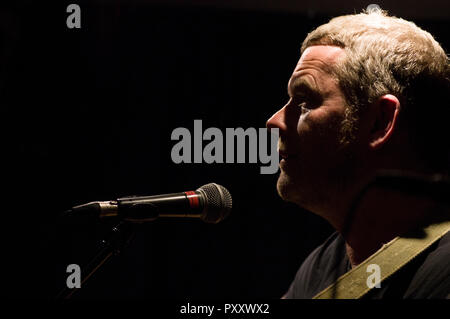 Dodgy live at the 2018 Festival de musique de Stoke Newington, trio est composé de Nigel Clark guitare chant, guitare chant Andy Miller, Stu Thoy basse, harpe, Vox Banque D'Images