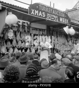 Au marché de Smithfield, Londres, la dinde de Noël à attirer des clients. Banque D'Images