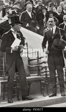 Le Prince de Galles, à gauche, et Alfonso XIII, droit, à un match de polo lors d'une visite du roi d'Espagne à l'Angleterre. Prince de Galles, futur Édouard VIII, 1894 - 1972. Alfonso XIII, 1886 - 1941. Roi d'Espagne. De La Esfera, publié en 1921. Banque D'Images