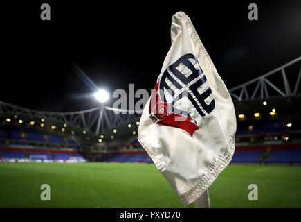 Une vue générale de la hauteur du poteau de corner avant le match de championnat Sky Bet à l'Université de Bolton Stadium. Banque D'Images