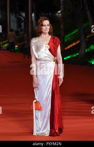 L'Italie, Rome, 24 Octobre 2018 : Festival du Film de Rome en 2018, Sigourney Weaver assiste au tapis rouge Photo © Fabio Mazzarella/Sintesi/Alamy Live News Banque D'Images