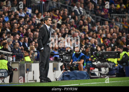 L'entraîneur du FC Barcelone Ernesto Valverde lors de la Ligue des Champions, match de football entre le FC Barcelone et le FC Internazionale de Milan le 24 octobre 2018 au Camp Nou à Barcelone, Espagne. Banque D'Images