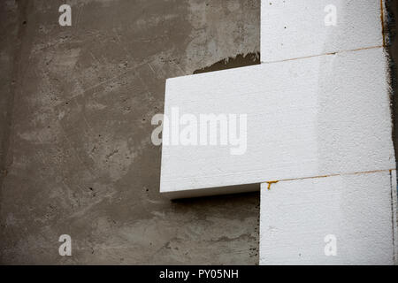 Libre de mur chambre placardée avec isolation en polystyrène rigide. La technologie moderne, la construction, la rénovation, l'économie d'énergie, alternative pour m Banque D'Images