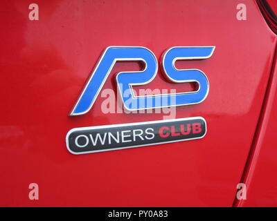 Ford Focus RS mk3 en édition limitée rouge sur afficher sur l'interface RS OWNERS CLUB journée nationale au circuit de Donnington Park - montrant l'arrière de la voiture et de l'insigne Banque D'Images