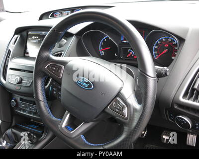 Ford Focus RS mk3 mise en gris à la RS OWNERS CLUB journée nationale au circuit de Donnington Park - montrant close up of drivers voir y compris l'affichage tableau de bord Banque D'Images