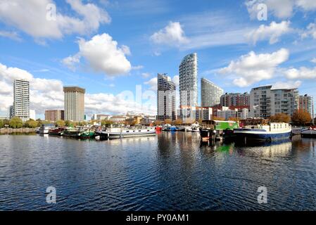 Marina de peuplier, Isle of Dogs, Canary Wharf London Docklands England UK Banque D'Images