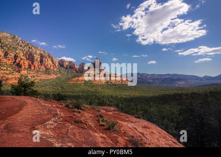 Panorama de Mormon Canyon avec "La Fin" rock formation article en bonne place dans le Secret Red-Rock Mountain Wilderness vu de l'Brins Mesa hik Banque D'Images