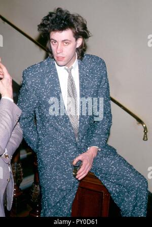 Bob Geldof. Un ancien membre de the Boomtown Rats et organisateur du Live Aid en 1985 qui a soulevé £40m pour la lutte contre la famine en Afrique est actuellement la promotion de sa nouvelle entreprise de faire l'histoire de la pauvreté dans le monde intitulé Live8. L'événement aura lieu à Hyde Park le 2 juillet 2002. De nombreux grands groupes et artistes comme Coldplay et Elton John sont déjà à y assister. L'on voit ici dans la fin des années 80. Ref : CMT11-17-070605 / MediaPunch historique de crédit : Banque D'Images