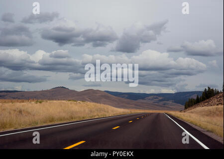 Route ouverte dans le Montana, USA Banque D'Images