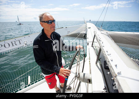 À bord du trimaran IDEC skippé par Francis Joyon SPORT, prépare à prendre part à la Route du Rhum destination Guadeloupe, la quarantième édition de qui commence de Saint-Malo le 4 novembre, La Trinite-sur-Mer, Bretagne, France Banque D'Images