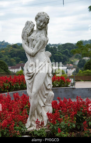 Des statues dans l'enceinte de l'église de Saint Pierre, dans la ville de Garibaldi, Rio Grande do Sul, Brésil Banque D'Images