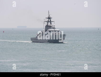 La Royal Navy navire de patrouille au large des côtes, le HMS Mersey arrivant à son port de Portsmouth, Royaume-Uni le 24 juillet 2018. Banque D'Images