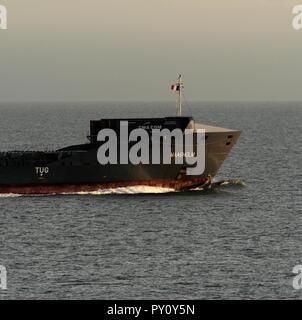 AJAXNETPHOTO. En 2018. Manche. - Zones côtières BOXSHIP - LE CABOTAGE CONTENEURS MAASHOLM intérieur lié à Dunkerque. PHOTO:JONATHAN EASTLAND/AJAX REF:181909 GX8  299 Banque D'Images