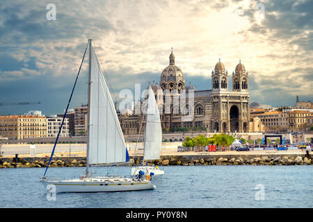 Belle vue sur mer et la cathédrale de la Major à Marseille. France Banque D'Images