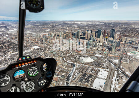 Vue aérienne du centre-ville de Calgary à partir d'hélicoptères en hiver. Banque D'Images