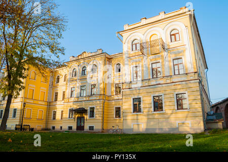 Veliki Novgorod, Russie, soit le 17 octobre, 2018. Collège des arts régionaux Novgorod nommé d'après le compositeur S. Rachmaninov à Krasnodar, Russie. Automne vi Banque D'Images