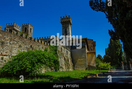 Rues de la région de Badia a Passignano immergé dans les collines du Chianti dans la municipalité de Tavarnelle Val di Pesa en Toscane Italie. Banque D'Images