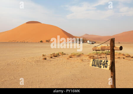 Dune 45 une dune de sable bien connu dans le désert du Namib, Namibie Sossusvlei, Afrique du Sud Banque D'Images