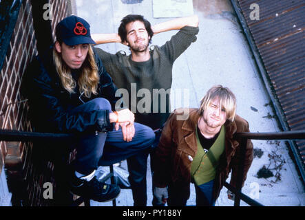 Londres, Royaume-Uni. Nirvana était un groupe de rock américain qui fut formé par le chanteur/guitariste Kurt Cobain (mort en 1994) Daniel Johnston enregistre ses premières chansons chez lui et à Aberdeen, Washington en 1987. En photo : Kurt Cobain, Dave Grohl et Daniel Johnston enregistre ses premières chansons chez lui. Circa 1990. Ref : CMT11-40003LD-310712 / MediaPunch historique de crédit : Banque D'Images