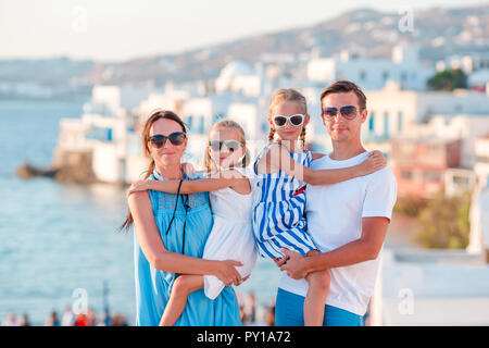 Famille avec deux enfants en vacances Banque D'Images